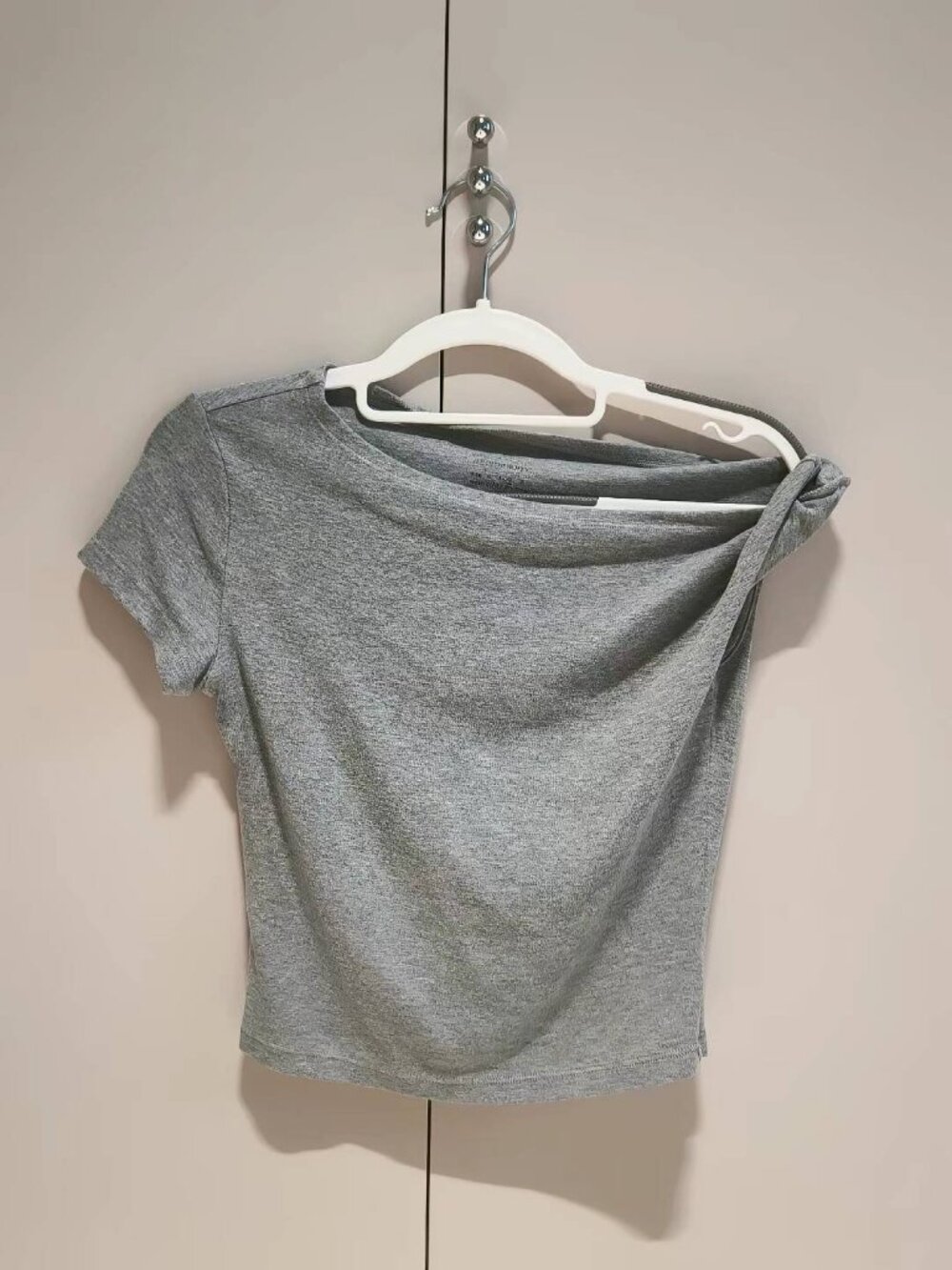 Grey off shoulder fitted tee y2k basic crop top